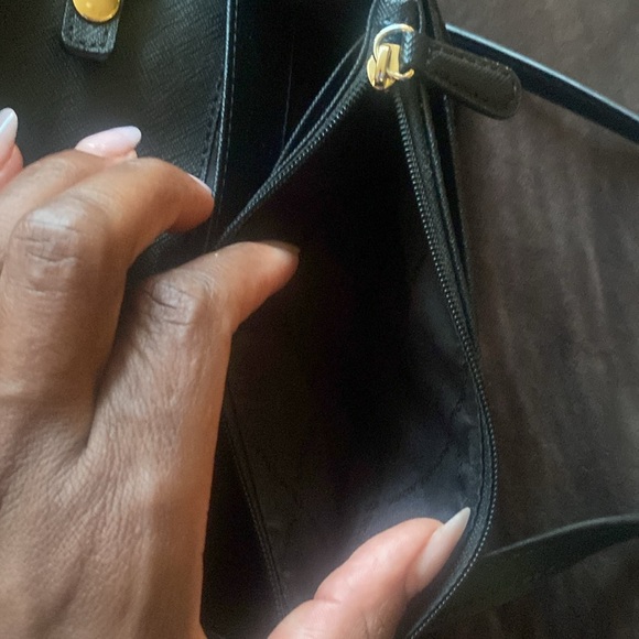 Michael Kors Outlet Small Smartphone Convertible Crossbody Bag - Picture 9 of 12